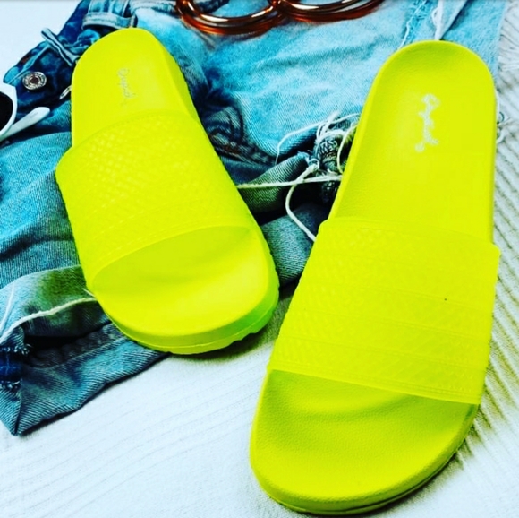🚨Make it Neon collection// neon yellow slide - Picture 4 of 4